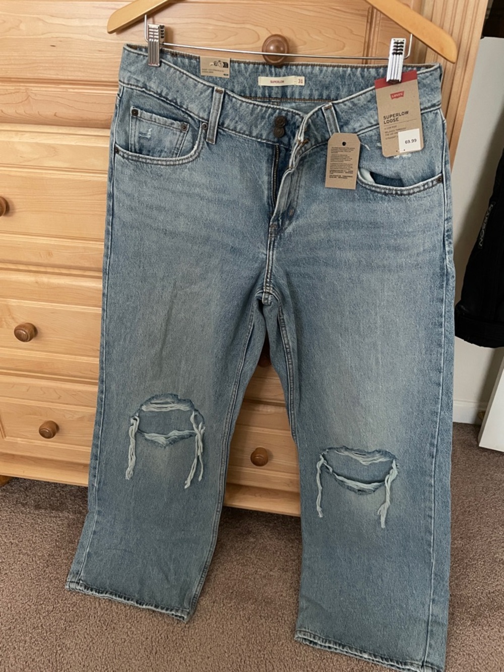 Levi’s Ripped Superlow Loose Jeans - Picture 5 of 9
